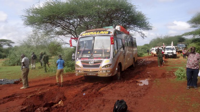 Hiện trường vụ thảm s&aacute;t tr&ecirc;n xe bus tại Kenya
