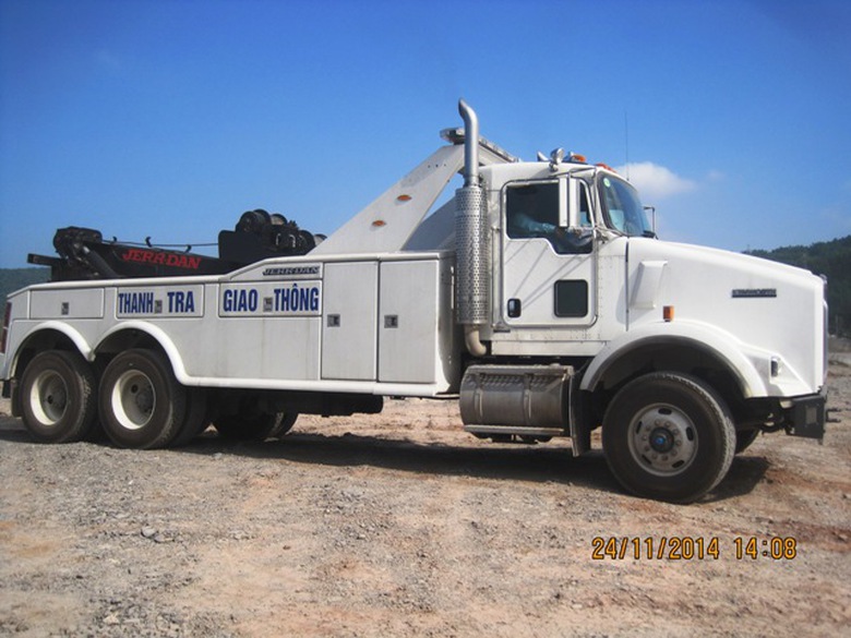 Xe đặc chủng của lực lượng Thanh tra cũng được huy động để hỗ trợ cho việc xử l&yacute; xe vi phạm