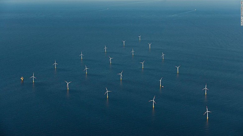 Rất nhiều c&ocirc;ng việc cần phải hậu trường từ khảo s&aacute;t địa điểm cho đến thu&ecirc; m&aacute;y bay để c&oacute; được những bức h&igrave;nh n&agrave;y