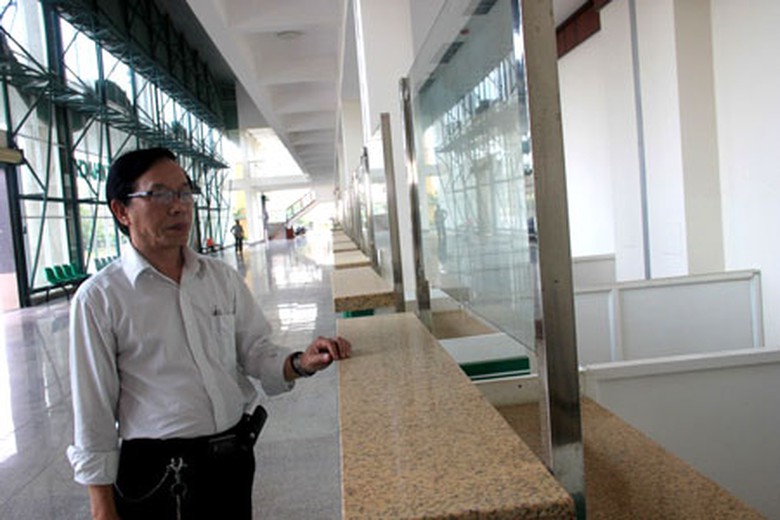 &Ocirc;ng Phan Xu&acirc;n Vi&ecirc;n, Gi&aacute;m đốc C&ocirc;ng ty CP Đức Long Đ&agrave; Nẵng ng&aacute;n ngẩm trước cảnh im l&igrave;m của bến xeẢnh: Xu&acirc;n Huy