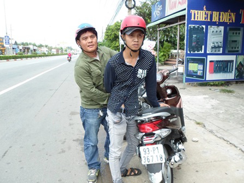 Xe Vision được b&aacute;n ở cửa khẩu 