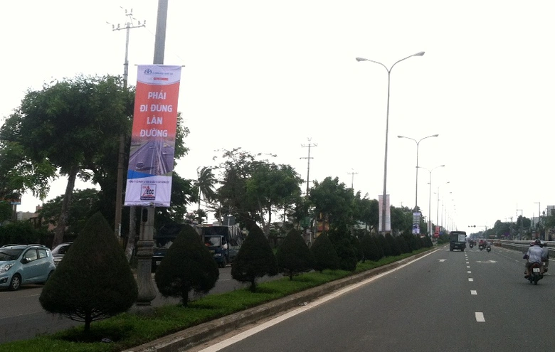 Tại Việt Nam, TNGT l&agrave; thực trạng kh&aacute; nhức nhối, để lại hậu quả nặng nề cho c&aacute;c gia đ&igrave;nh nạn nh&acirc;n, người th&acirc;n v&agrave; to&agrave;n x&atilde; hội. Trong đ&oacute;, phần lớn nguy&ecirc;n nh&acirc;n do người tham gia giao th&ocirc;ng chủ quan, thiếu &yacute; thức chấp h&agrave;nh quy định trật tự ATGT.