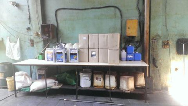 B&ecirc;n trong xưởng chế biến nhếch nh&aacute;c b&ocirc;ng m&ugrave;i h&ocirc;i nồng nặc, hệ thống điện kh&ocirc;ng an to&agrave;n