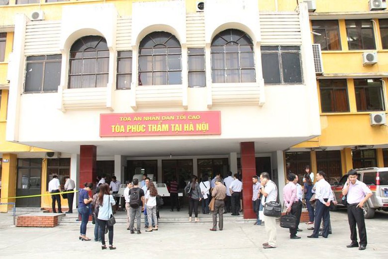 H&igrave;nh ảnh trước trụ sở T&ograve;a &aacute;n nh&acirc;n d&acirc;n Tối cao s&aacute;ng sớm nay