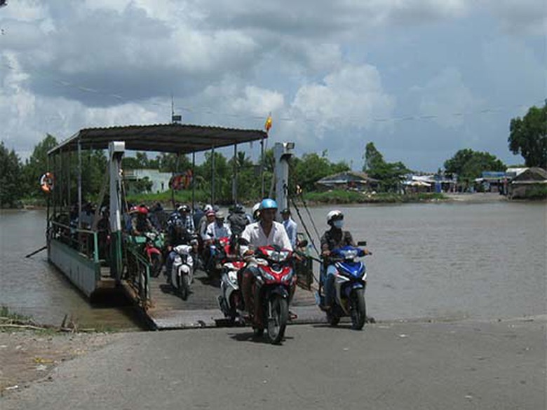 Cầu H&ograve;a Trung được x&acirc;y dựng th&igrave; người d&acirc;n huyện Đầm Dơi hết cảnh 