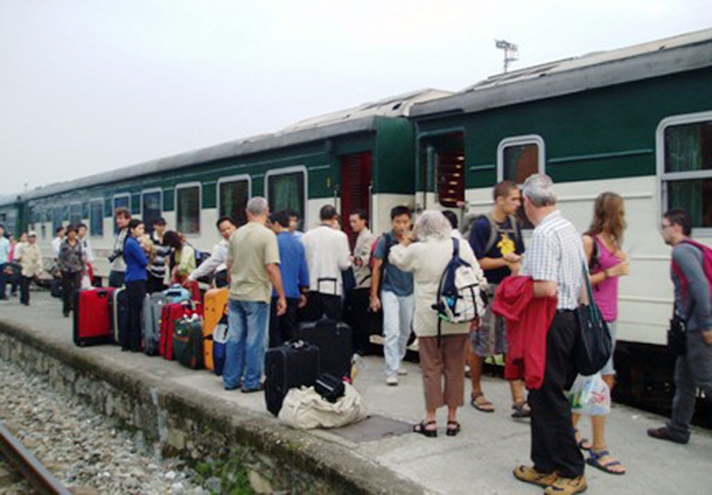 Từ 1/12, gi&aacute; v&eacute; t&agrave;u H&agrave; Nội - L&agrave;o Cai giảm từ 16-23%