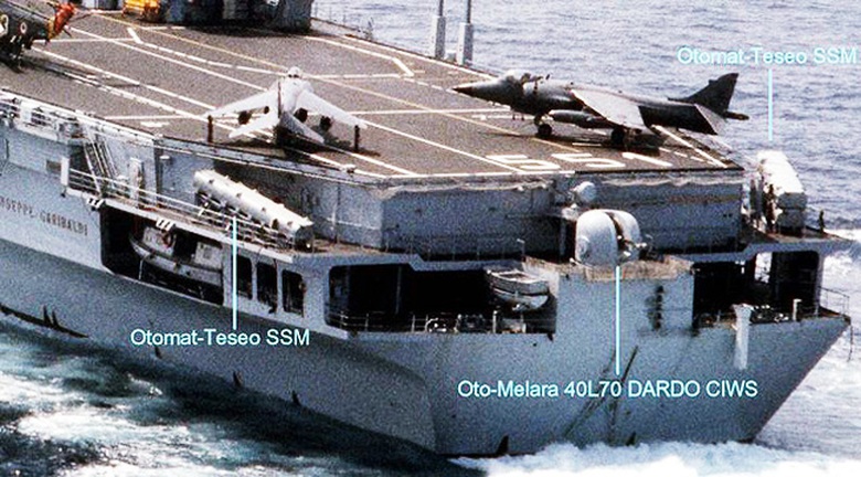 Ban đầu, t&agrave;u được trang bị 4 t&ecirc;n lửa chống hạm Otomat Mk 2 SSM. Những t&ecirc;n lửa n&agrave;y đ&atilde; bị gỡ bỏ v&agrave;o năm 2003 để cải tiến s&agrave;n đ&aacute;p cho trực thăng v&agrave; lắp đặt th&ecirc;m thiết bị th&ocirc;ng tin li&ecirc;n lạc vệ tinh. 