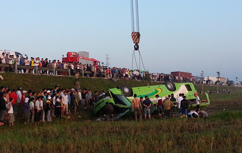 Đ&atilde; c&oacute; &iacute;t nhất 1 người chết v&agrave; 20 người bị thương sau vụ tai nạn nghi&ecirc;m trọng n&agrave;y