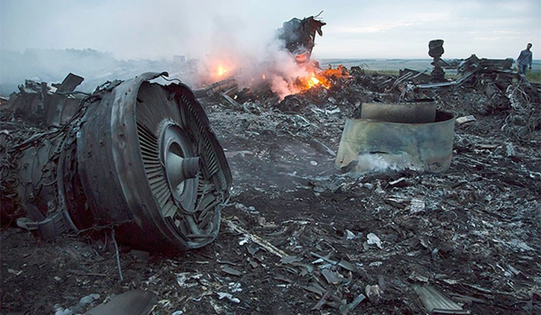 Những t&agrave;n t&iacute;ch của chiếc m&aacute;y bay MH17 bị bắn hạ ở miền Đ&ocirc;ng Ukraine