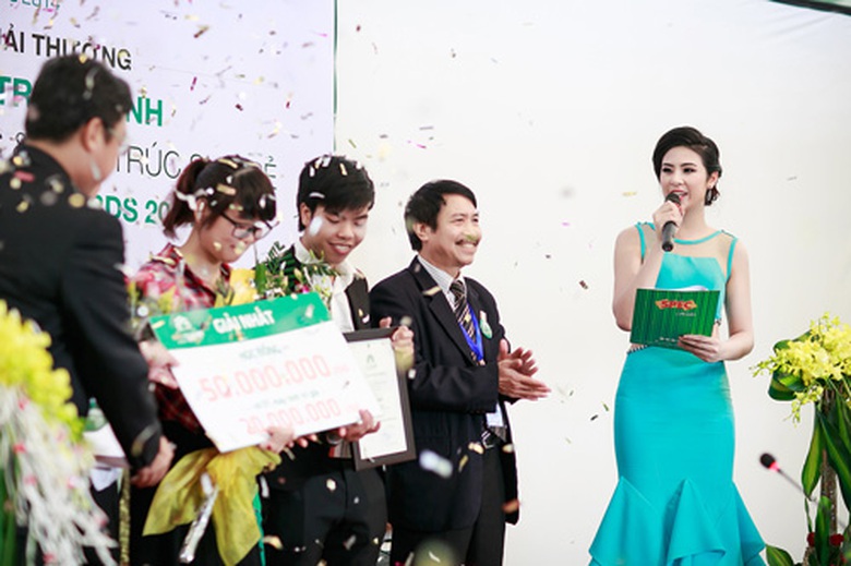  S&aacute;ng ng&agrave;y 29/11 Ngọc H&acirc;n tham dự cuộc thi 