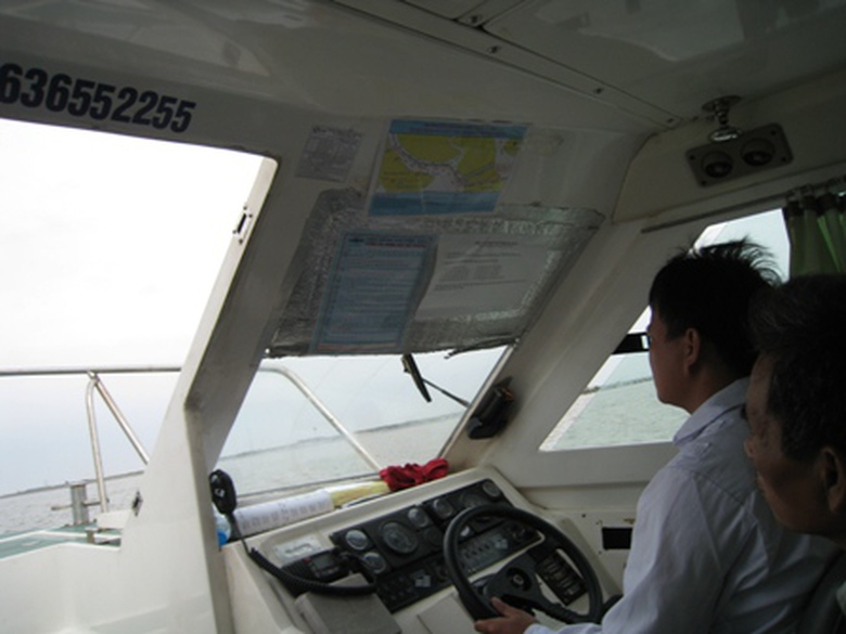 T&agrave;u thủy hoạt động qua bi&ecirc;n giới phải l&agrave; t&agrave;u cao tốc