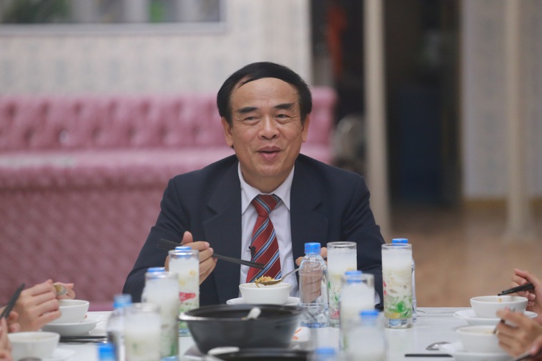 Một trong những vị kh&aacute;ch mời đặc biệt l&agrave; Đại sứ Ng&ocirc; Quang Xu&acirc;n, hi&ecirc;̣n là Phó chủ nhi&ecirc;̣m Ủy ban Đ&ocirc;́i ngoại Qu&ocirc;́c h&ocirc;̣i và là Đại sứ của Vi&ecirc;̣t Nam tại Li&ecirc;n Hợp Qu&ocirc;́c, là trưởng đoàn đại di&ecirc;̣n và có r&acirc;́t nhi&ecirc;̀u đóng góp trong ti&ecirc;́n trình Việt Nam gia nh&acirc;̣p T&ocirc;̉ chức Thương mại Th&ecirc;́ giới WTO.