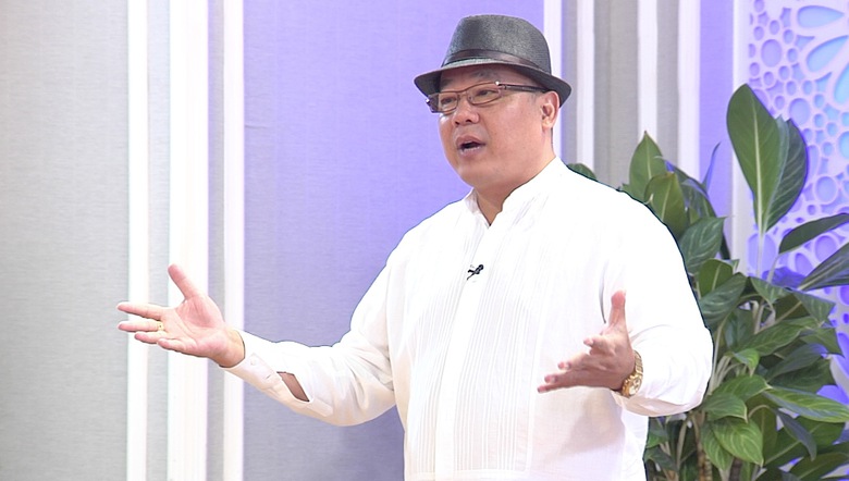 Vị kh&aacute;ch mời đặc biệt tiếp theo l&agrave; doanh nh&acirc;n Ho&agrave;ng Khải. L&agrave; một điển h&igrave;nh doanh nh&acirc;n th&agrave;nh c&ocirc;ng trong nhiều lĩnh vực, từ thương hiệu thời trang cao cấp &ldquo;Khải Silk&rdquo; đến hệ thốngkh&aacute;ch sạn, khu nghĩ dưỡng 5 sao đến chuỗi nh&agrave; h&agrave;ng c&oacute; thiết kế mang hơi thở cung đ&igrave;nh như Nam Kha, Ming hay Cham Charm&hellip;
