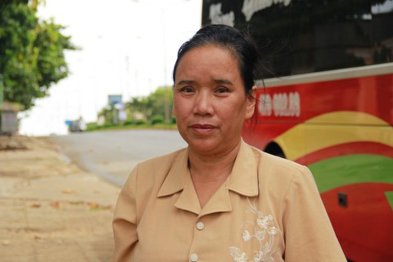 B&agrave; Hiền cho rằng xe Ho&agrave;ng Hải lừa tiền b&agrave;, c&ograve;n chủ xe lại đổ lỗi cho c&ograve; tại bến xe