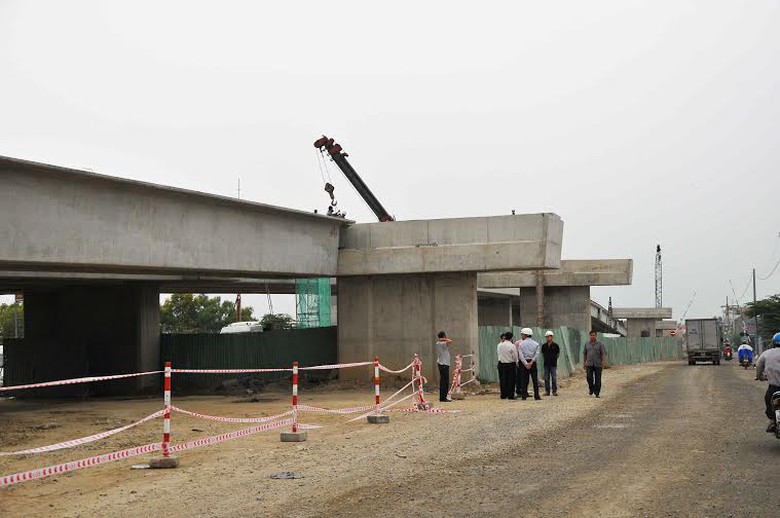 Thi c&ocirc;ng cầu tr&ecirc;n quốc lộ 1 qua địa b&agrave;n tỉnh Kh&aacute;nh H&ograve;a