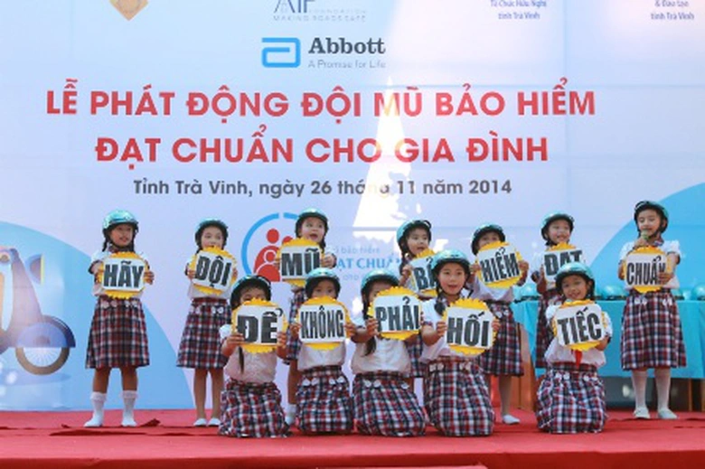 Trường tiểu học Phường 8C, Tr&agrave; Vinh hưởng ứng lễ ph&aacute;t động đội mũ bảo hiểm