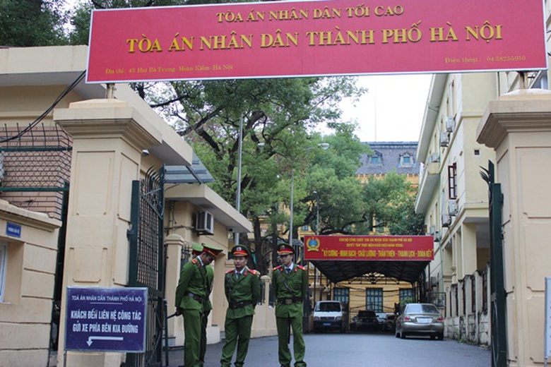 4.Quang cảnh phi&ecirc;n t&ograve;a x&eacute;t xử s&aacute;ng nay