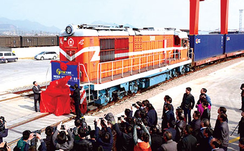 Đo&agrave;n t&agrave;u 82 toa n&agrave;y sẽ tới Madrid (T&acirc;y Ban Nha) trong th&aacute;ng 12 n&agrave;y sau khi đi hết qu&atilde;ng đường 10 ngh&igrave;n km