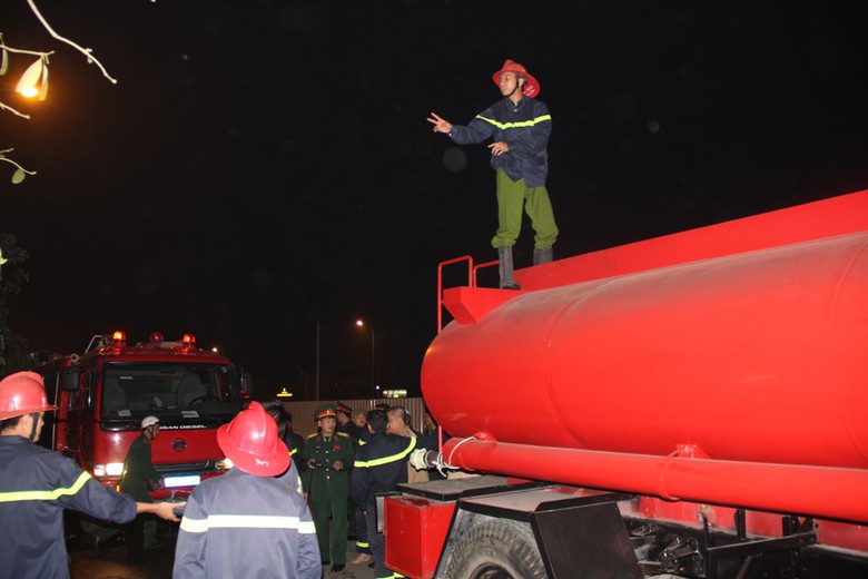 Lực lượng PCCC gặp kh&oacute; khăn khi thiếu nước