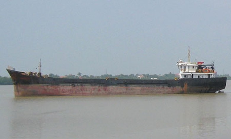 T&agrave;u biển hạn chế III nếu chỉ kho&aacute;c &aacute;o t&agrave;u SB để &ldquo;l&aacute;ch luật&rdquo; chạy vượt tuyến như hiện nay sẽ g&acirc;y mất an to&agrave;n v&agrave; cạnh tranh kh&ocirc;ng l&agrave;nh mạnh