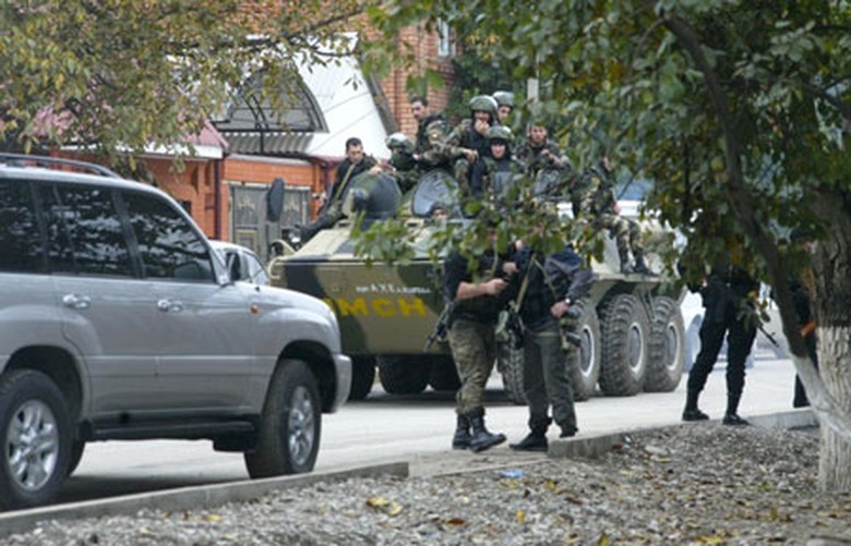 Cảnh s&aacute;t phong tỏa hiện trường vụ đụng độ