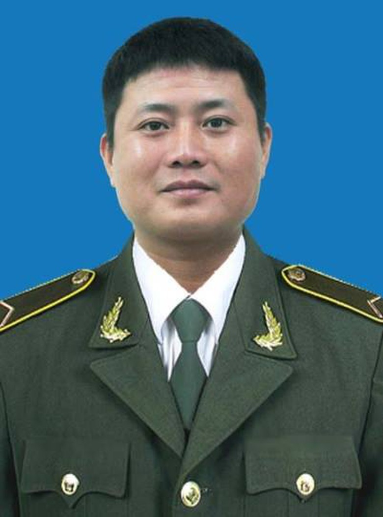 Anh Nguy&ecirc;̃n Đức Hi&ecirc;́u &ndash; người đã nhặt được tài sản bỏ qu&ecirc;n của hành khách