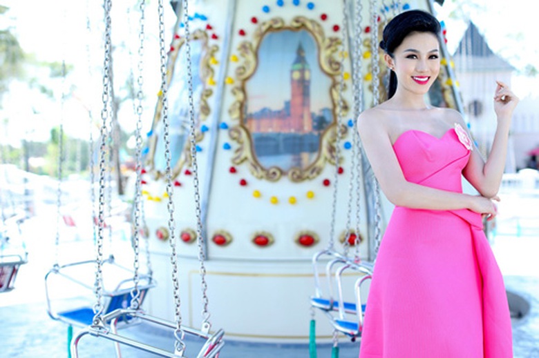 L&ecirc; Thị Ng&acirc;n H&agrave; (số b&aacute;o danh 123). C&ocirc; l&agrave; sinh vi&ecirc;n hệ cao đẳng của Đại học C&ocirc;ng nghệ TP HCM. Người đẹp năm nay 21 tuổi đến từ Gia Lai. C&ocirc; cao 1,70 m, nặng 50 kg, số đo 81-63-92. 