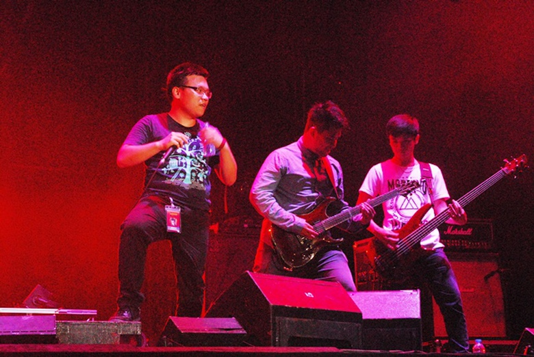 Những Rocker trẻ đốt ch&aacute;y đ&ecirc;m hội