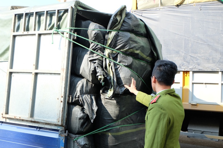 H&agrave;ng lậu phần lớn l&agrave; quần &aacute;o, giầy d&eacute;p v&agrave; đồ gia dụng