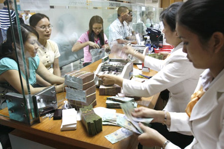 Những người c&oacute; thu nhập trung b&igrave;nh, thấp rất kh&oacute; tiếp cận g&oacute;i vay ưu đ&atilde;i v&igrave; c&aacute;c ng&acirc;n h&agrave;ng y&ecirc;u cầu kh&aacute; cao về phương &aacute;n trả nợẢnh: L&atilde; Anh