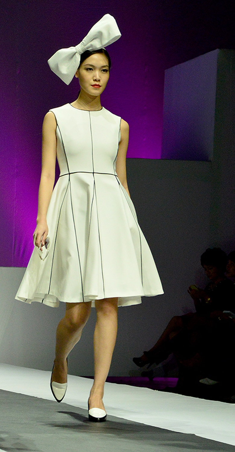 Sở hữu chiều cao 1m82 c&ugrave;ng với gương mặt khả &aacute;i v&agrave; th&acirc;n h&igrave;nh c&acirc;n đối, Hoa hậu Việt Nam 2008 Phạm Th&ugrave;y Dung được kh&aacute; nhiều nh&agrave; thiết kế 