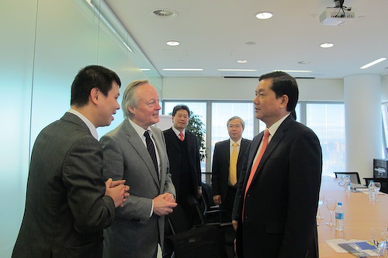 Ph&oacute; Chủ tịch ki&ecirc;m TGĐ điều h&agrave;nh tập đo&agrave;n OHL (T&acirc;y Ban Nha) trao đổi với Bộ trưởng 