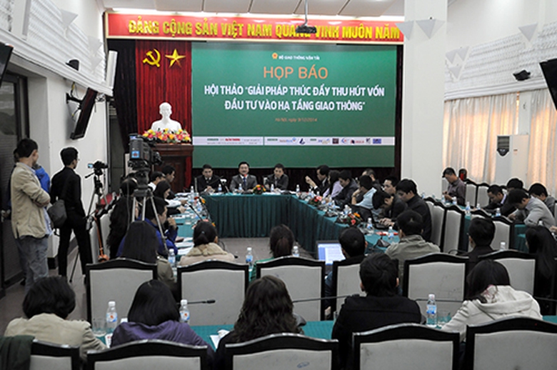 Quang cảnh buổi họp b&aacute;o