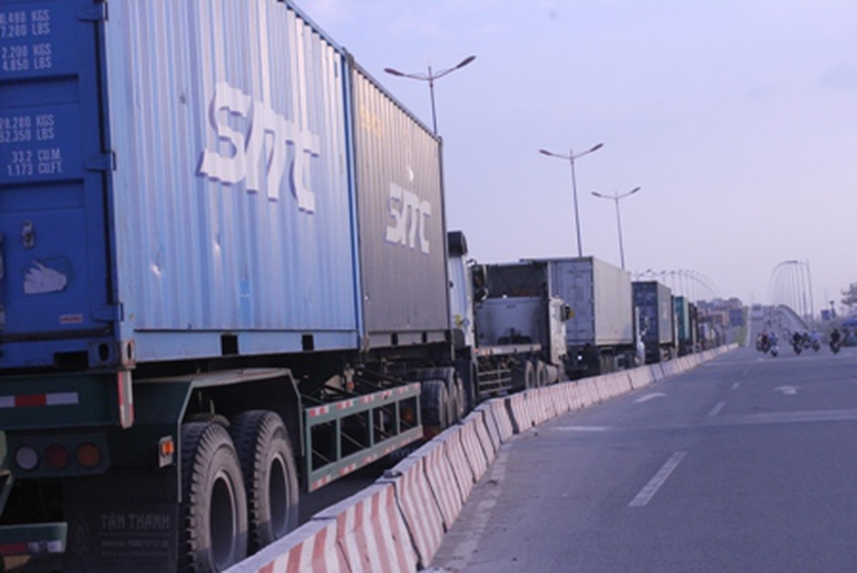 K&eacute;o qua cầu Rạch Chiếc