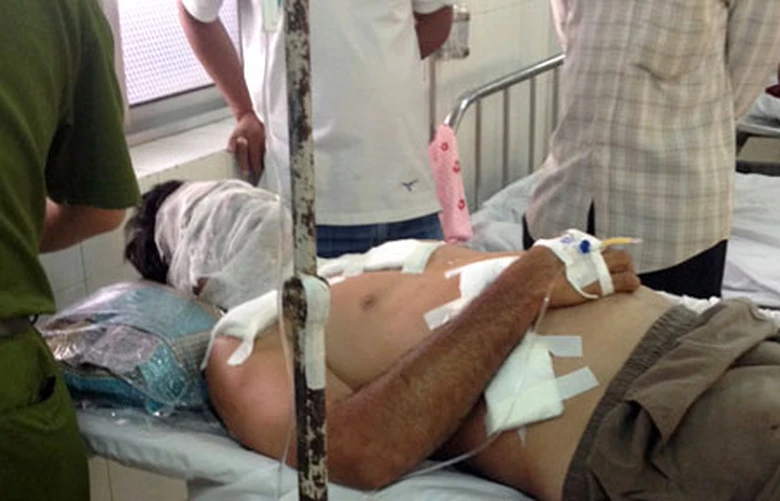 &Ocirc;ng V&otilde; Duy Kh&aacute;nh đang được cấp cứu tại bệnh viện