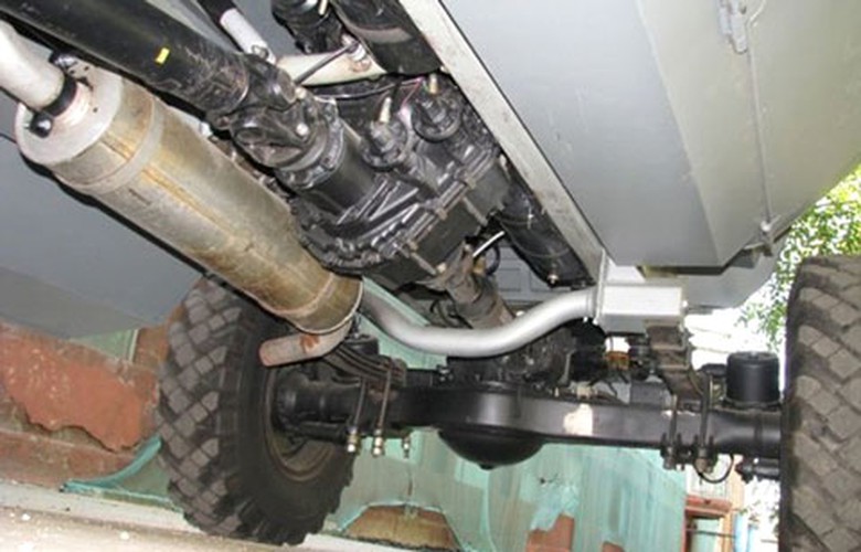 Chiếc SUV n&agrave;y sử dụng động cơ diesel 4 xi-lanh Cummins 4 ISBe c&ocirc;ng suất 185 m&atilde; lực, hộp số s&agrave;n 5 cấp ZF S5-42.