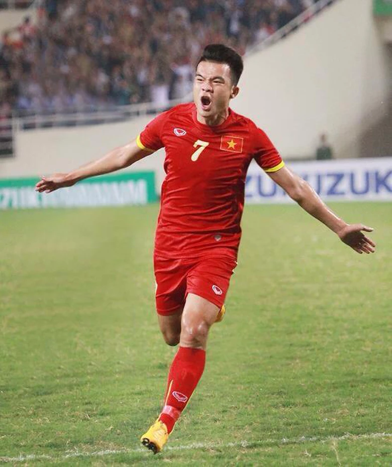 Ho&agrave;ng Thịnh trong m&agrave;u &aacute;o ĐTVN