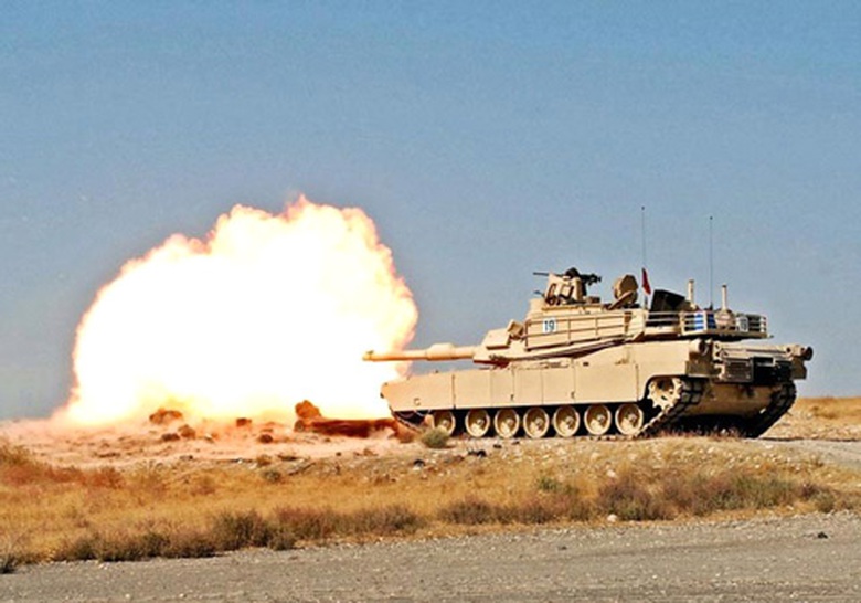 To&agrave;n th&acirc;n xe được trang bị lớp gi&aacute;p composite đặc biệt v&agrave; khu vực lưu trữ đạn ri&ecirc;ng, bảo đảm an to&agrave;n tuyệt đối cho k&iacute;p xe 4 người trong trường hợp tr&uacute;ng đạn.