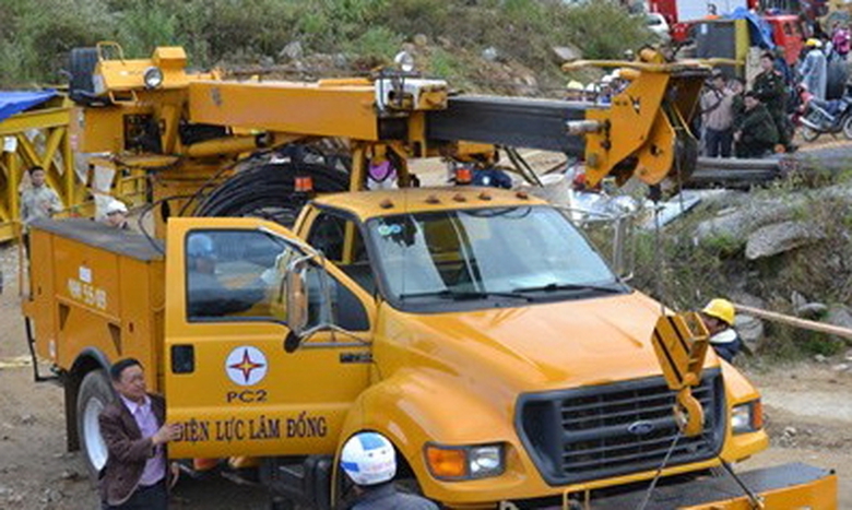 Điện lực L&acirc;m Đồng tăng cường điện để cứu hộ trong đ&ecirc;m 