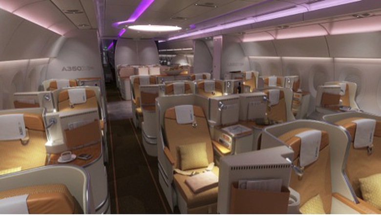 Ghế hạng Thương gia c&oacute; độ phẳng 180 độ, kh&ocirc;ng gian ri&ecirc;ng biệt, tiện nghi giải tr&iacute; đồng bộ với m&agrave;n h&igrave;nh c&aacute; nh&acirc;n lớn hơn, h&agrave;ng trăm lựa chọn phim chuy&ecirc;n, nhạc, c&aacute;c k&ecirc;nh tivi, s&aacute;ch điện tử, điện thoại v&agrave; internet tr&ecirc;n m&aacute;y bay &hellip;