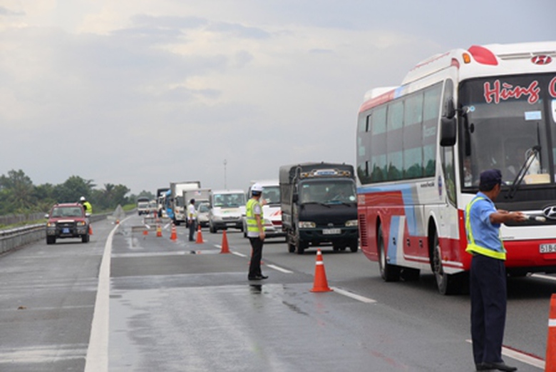 đảm bảo ATGT như thế n&agrave;o khi thi c&ocirc;ng, sửa chữa, bảo dưỡng đường cao tốc TPHCM - Trung Lương được nhiều người quan t&acirc;m