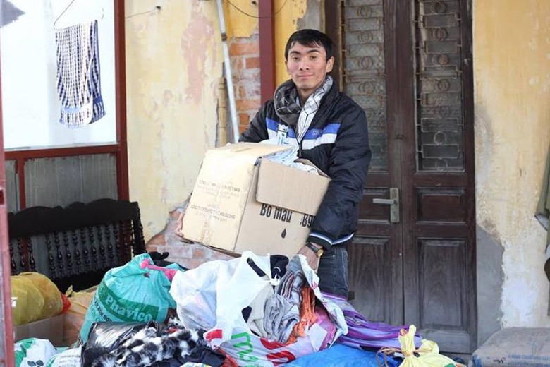 Ch&agrave;ng trai Nguyễn Bảo Ngọc trong l&uacute;c quy&ecirc;n g&oacute;p thiện nguyện
