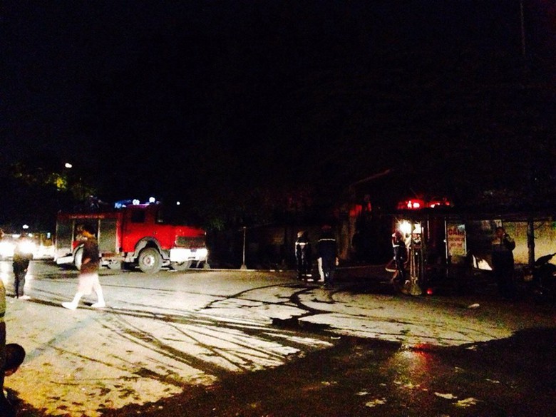 Hiện trường vụ ch&aacute;y v&agrave;o l&uacute;c rạng s&aacute;ng nay (22/12)