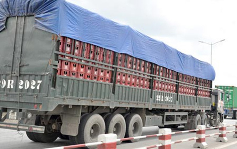 Nếu cứ để xe qu&aacute; tải tới 400 - 500% th&igrave; đường n&agrave;o chịu nổi?