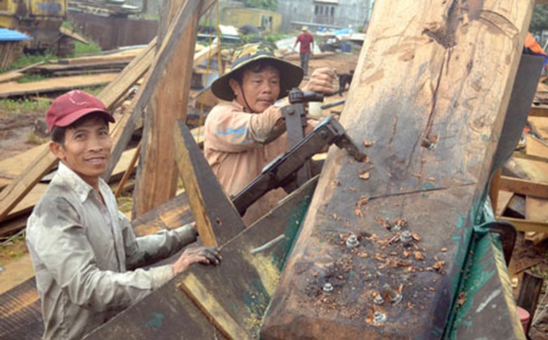 &Ocirc;ng Trần Huấn, trường hợp đầu ti&ecirc;n của Thừa Thi&ecirc;n-Huế được BIDV giải ng&acirc;n vốn vay đ&oacute;ng t&agrave;u theo Nghị định 67 Ảnh: Nguyễn Cường