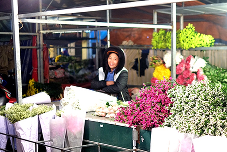 Niềm vui của người b&aacute;n h&agrave;ng trong buổi sớm tinh mơ