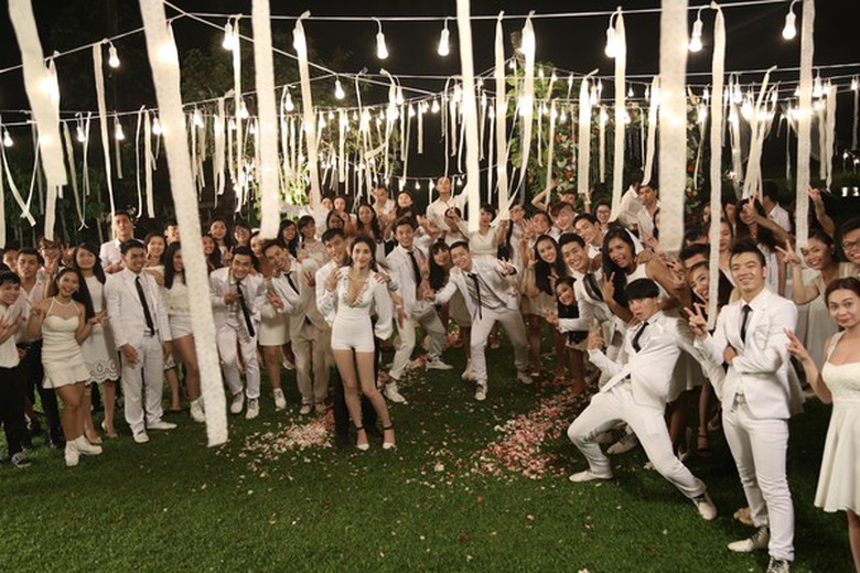 Hiện cả hai đang tất bật lo cho đ&aacute;m cưới sau khi đ&atilde; ho&agrave;n th&agrave;nh MV