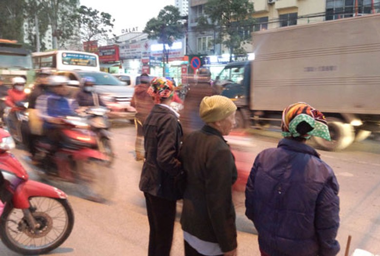 Phần lớn bệnh nh&acirc;n v&agrave; người nh&agrave; ở tỉnh lẻ n&ecirc;n 