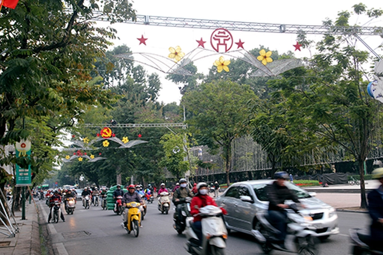 Ngay khi ho&agrave;n thiện hệ thống điện v&agrave; đ&egrave;n, đ&ecirc;m ở Thủ đ&ocirc; sẽ rực s&aacute;ng v&agrave; lung linh sắc m&agrave;u.