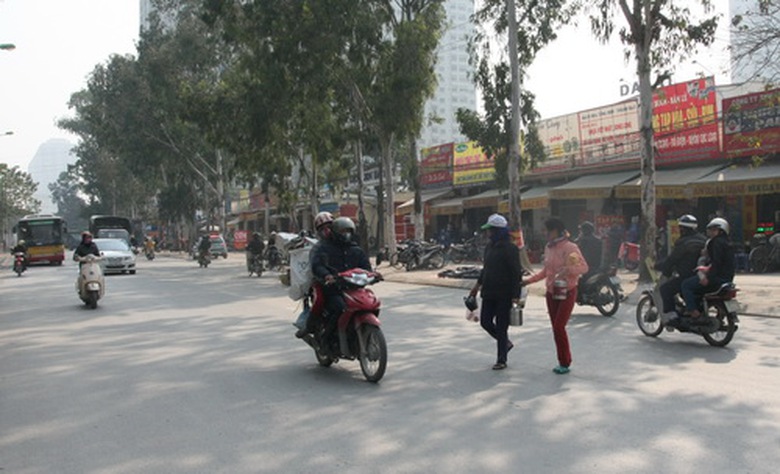 Nguy hiểm r&igrave;nh rập mỗi khi qua đường